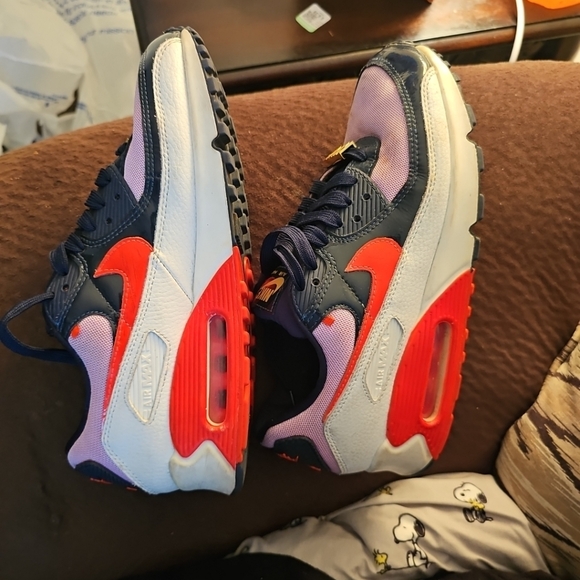 Nike Air Max 90 Women's Sneakers. Featuring a solid pattern with Cuban Link Obsi - Picture 7 of 8